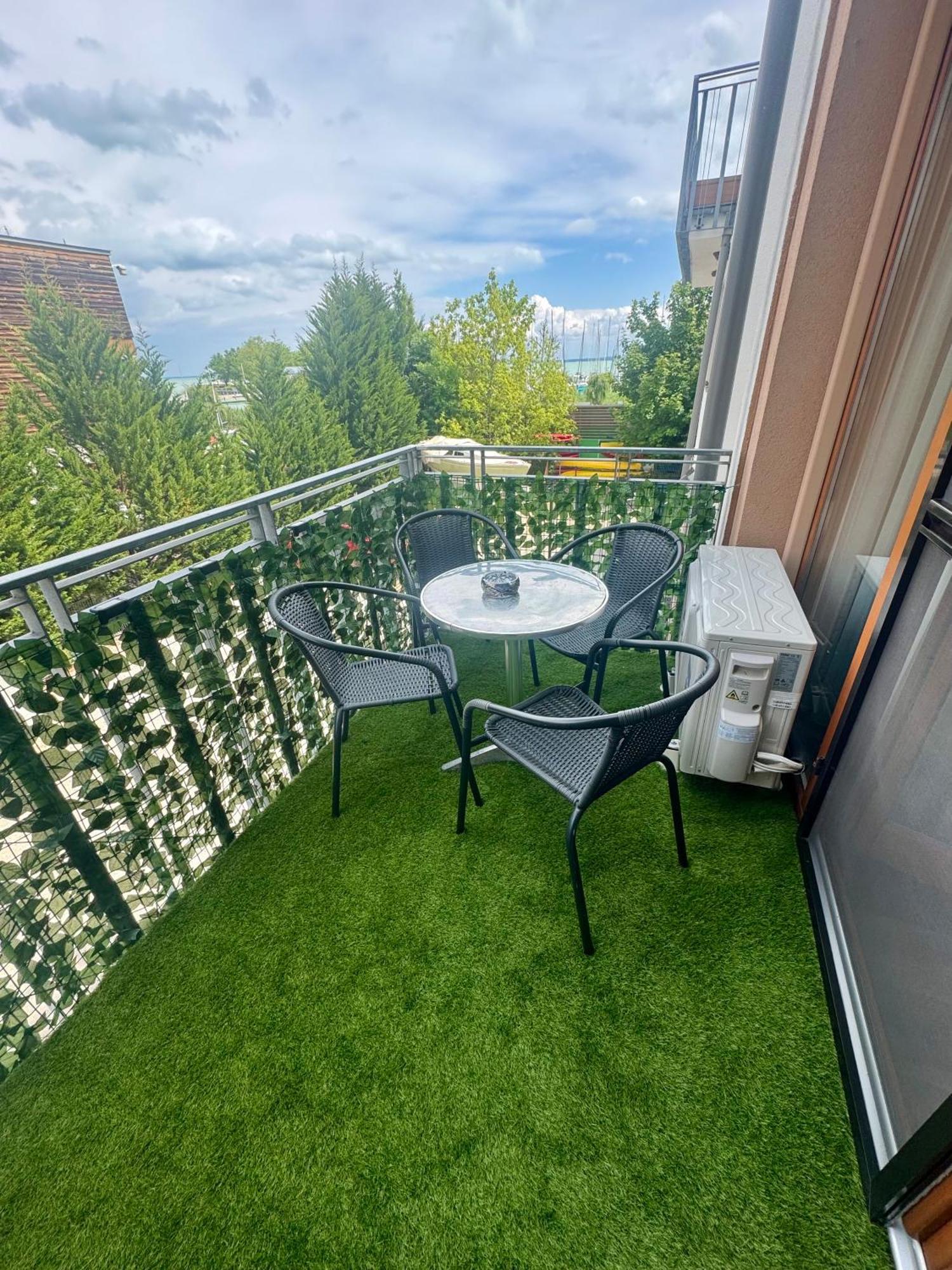 Silver Marina Apartment-Orzoett Melygarazs Balatonfured Bagian luar foto
